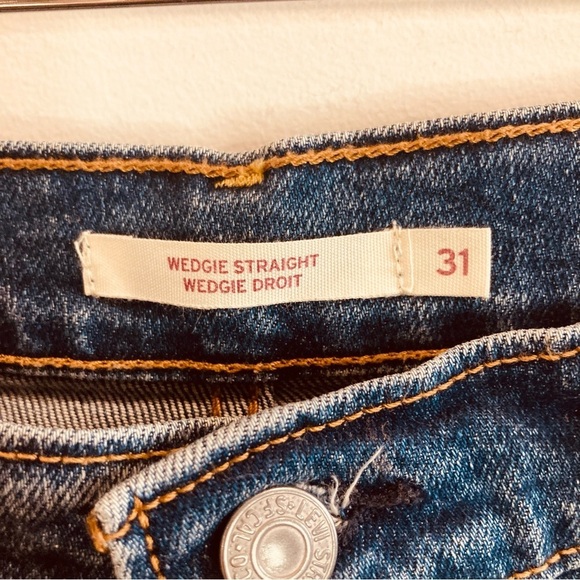 LEVI’S Sz 31 Wedgie Straight Mid-Wash Torn Knee  Button Fly Raw Hem Jeans - Picture 8 of 9